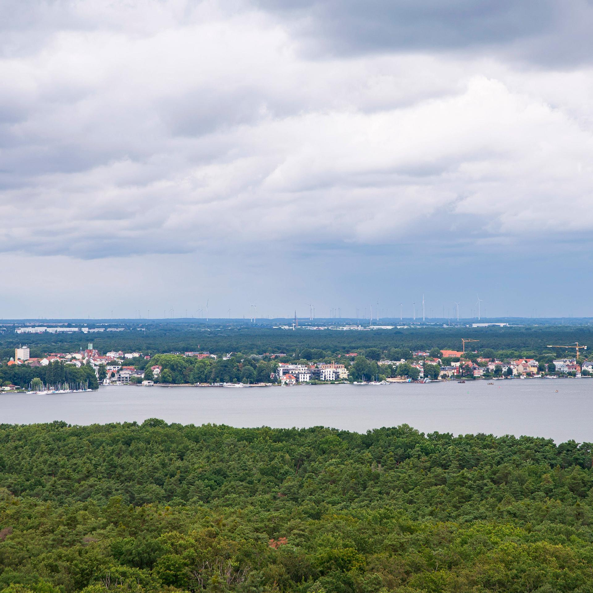 Blick vom Müggelturm auf den Müggelsee Richtung Friedrichshagen