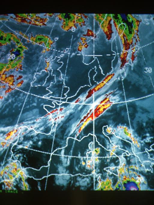 Satelliten-Aufnahme von Europa entzerrt und künstlich eingefärbt. 