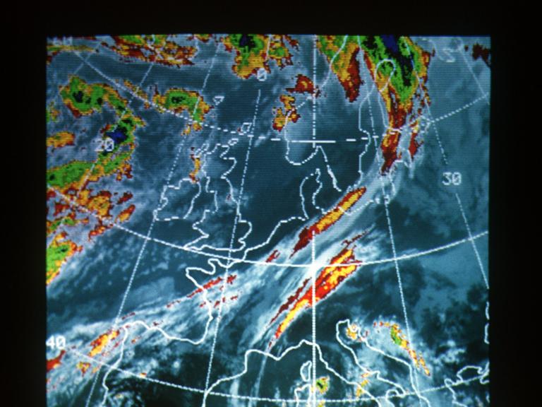 Satelliten-Aufnahme von Europa entzerrt und künstlich eingefärbt. 