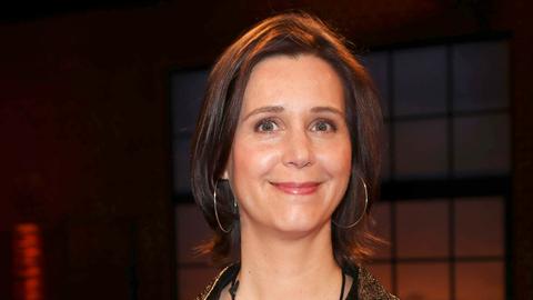 Anne Weiss posiert bei der Aufzeichnung der WDR-Talkshow "Kölner Treff" für ein Foto.