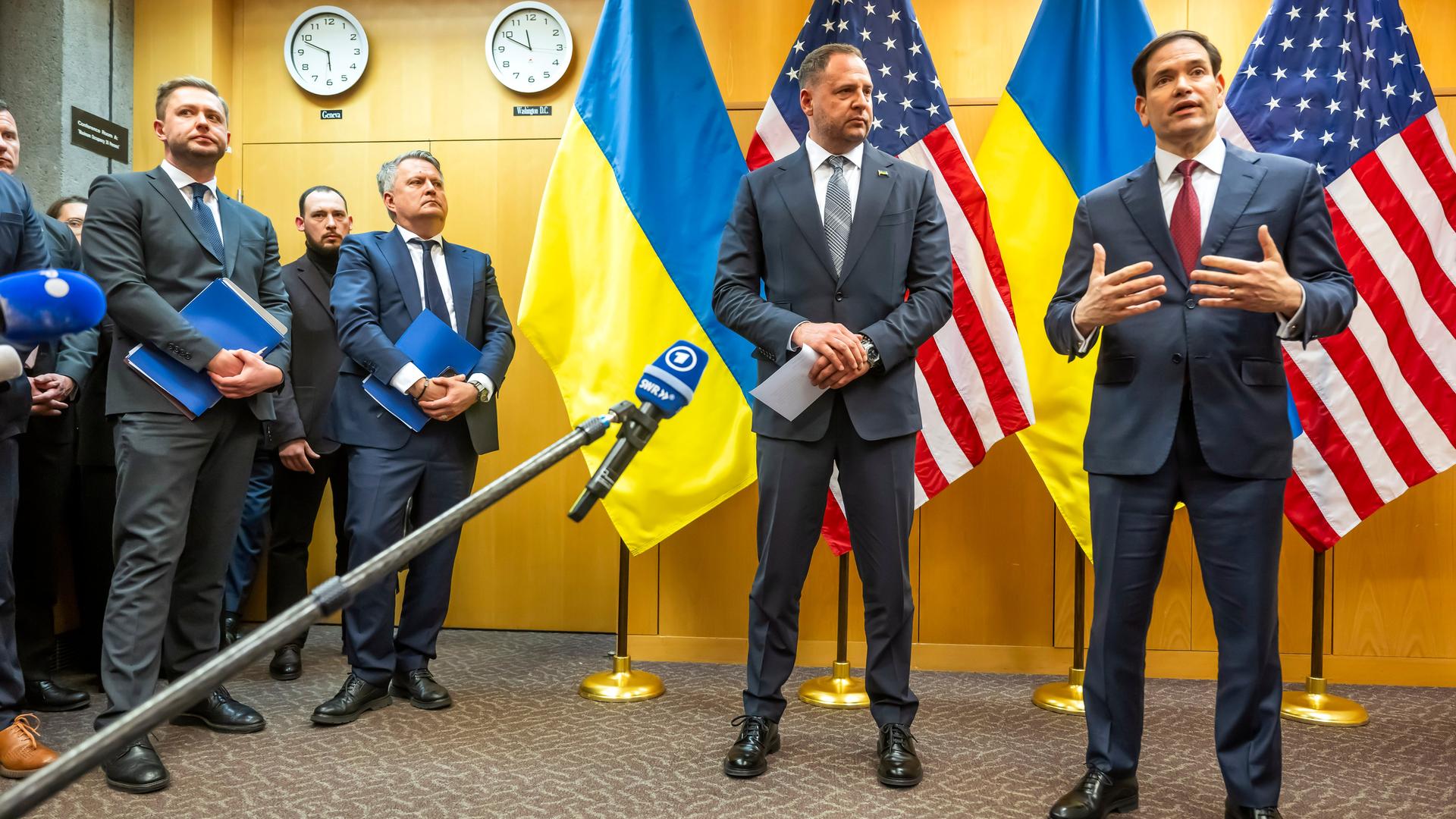 US-Außenminister Rubio und der ukrainische Unterhändler Yermak auf der Pressekonferenz nach Gesprächen zu einem sogenannten Friedensplan der USA in Genf