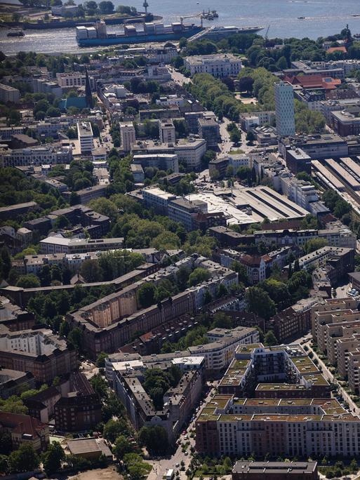 Blick über Altona und die Bahngleise zum Bahnhof Altona (Luftaufnahme).