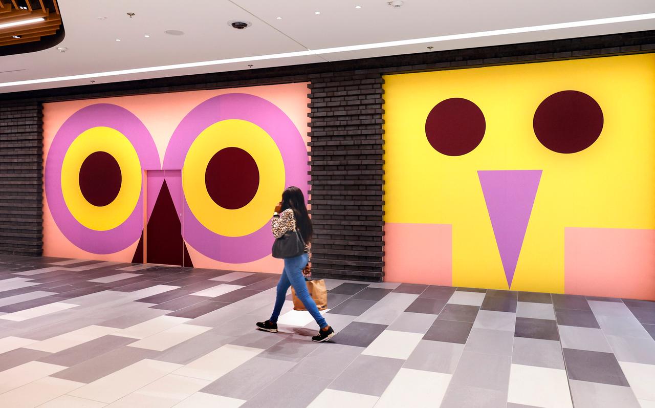 Die Kunstwerke The Potsdamer Platz Birds von Damien Poulain stehen im Untergeschoss der renovierten ehemaligen Potsdamer Platz Arkaden. Die neue Mall mit dem Namen The Playce im Stil einer Markthalle wird auf drei Etagen internationale Marken und Dienstleister anbieten. 