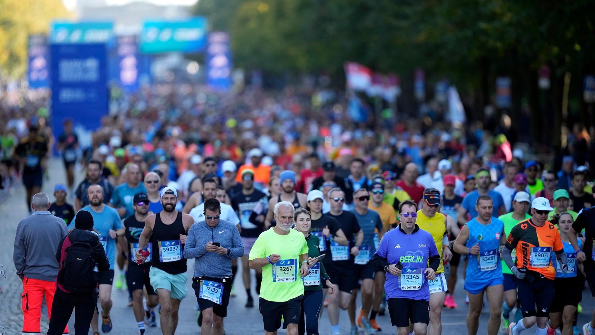 Runners start in the Berlin Marathon in Berlin, Germany, Sunday, Sept. 29, 2024. (AP Photo/Ebrahim Noroozi)