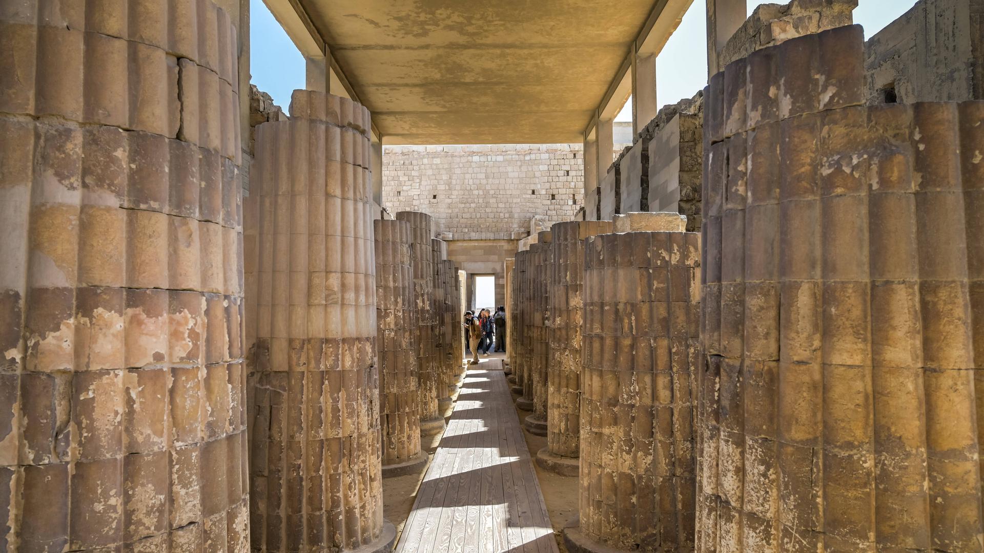 Säulen, Eingangs-Kolonnade, Nekropole von Sakkara, Ägypten 