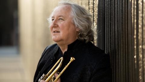 Reinhold Friedrich hat für dieses Konzert Musik von Johann Melchior Molter ausgesucht, weil dieser in Eisenach, also zu Füßen der Wartburg, geboren wurde und später in seiner Heimatstadt Karlsruhe am Hof tätig war.