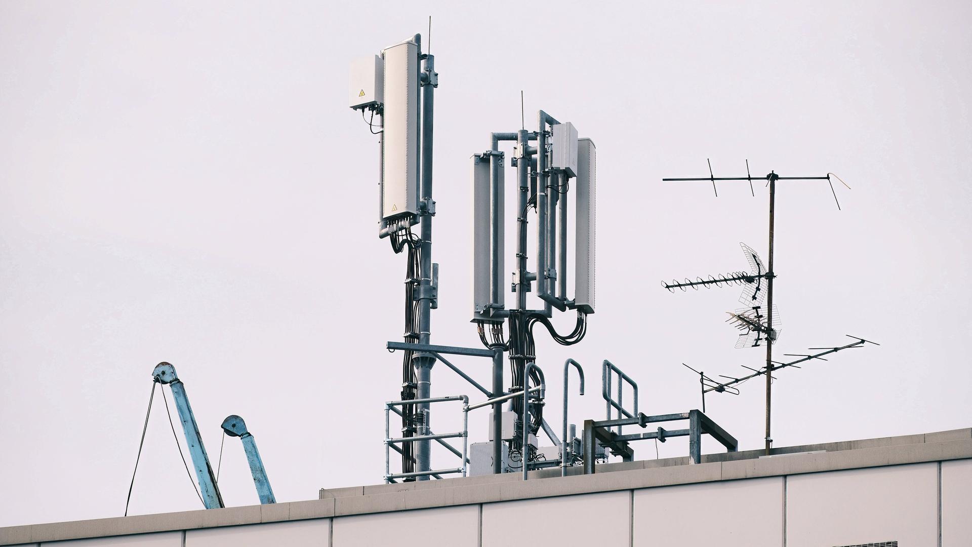 Auf dem Land ist der Handy-Empfang in Deutschland oft schlecht. Aber das soll sich änder.