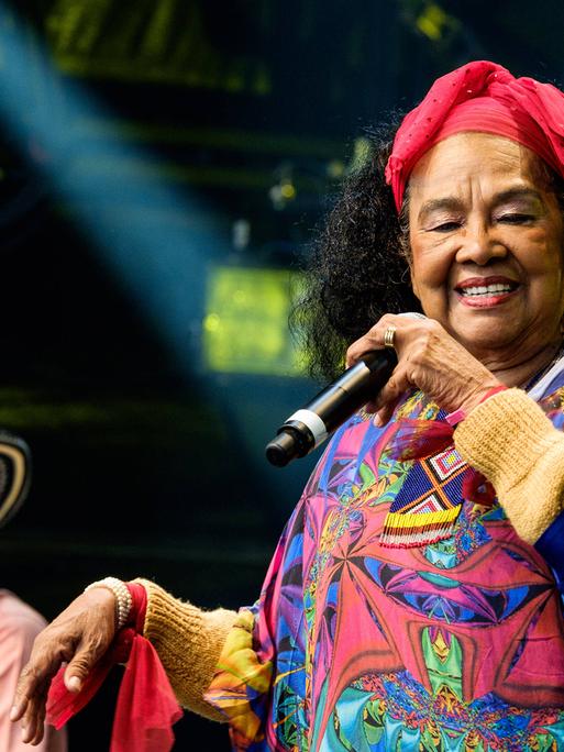 Toto La Momposina auf der Bühne beim WOMAD (World of Music, Arts and Dance) (2015)
