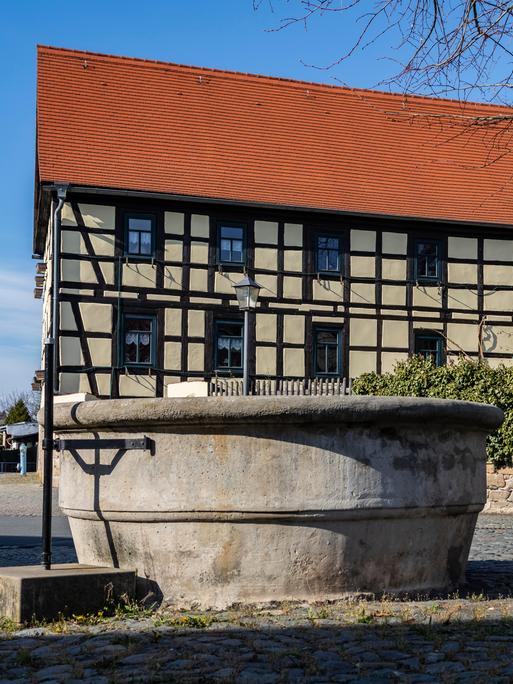 Brunnen im Pößnecker Ortsteil Jüdewein im  Saale-Orla-Kreis,  Thüringen.