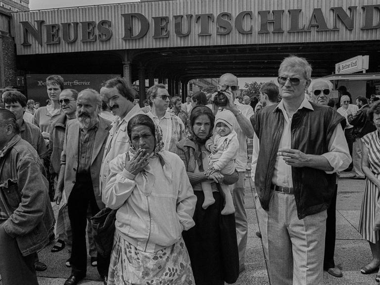 Deutsche Sinti und Roma 1990 am Berliner Alexanderplatz Deutsche Sinti und Roma 1990 am Berliner Alexanderplatz