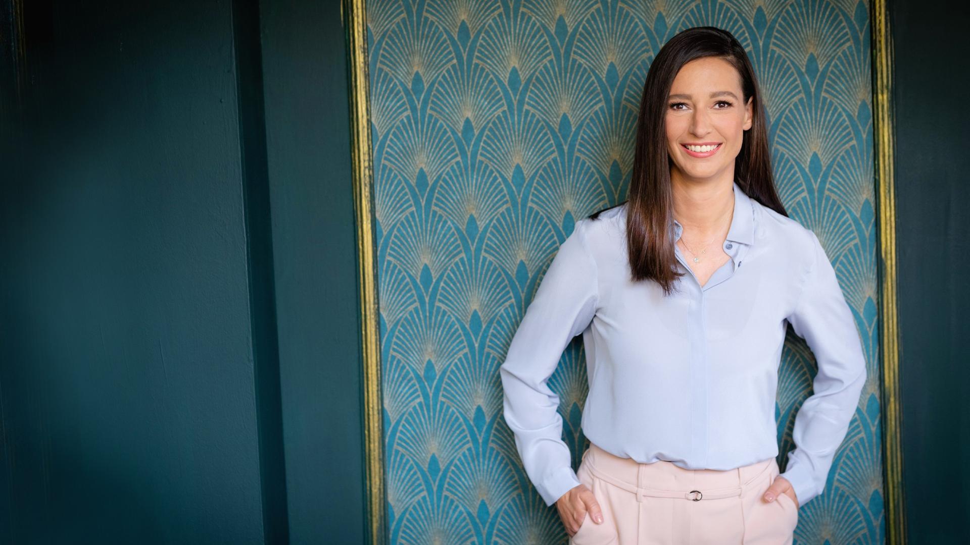 Portrait der Fernsehmoderatorin Pinar Atalay Portrait der Fernsehmoderatorin Pinar Atalay