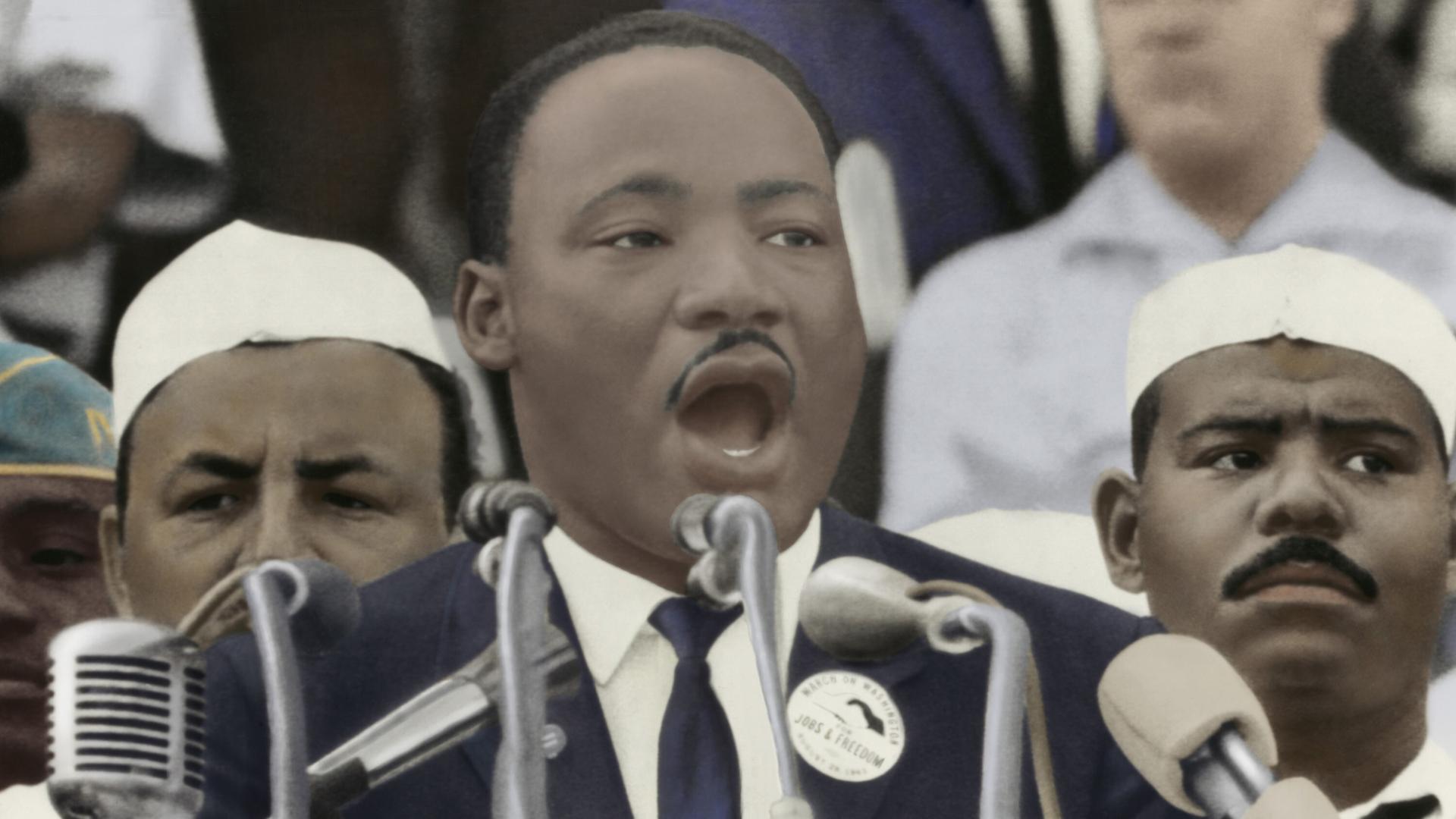 Das Foto zeigt den schwarzen Bürger-Rechtler Martin Luther King. Er hält seine Rede  "I Have a Dream".