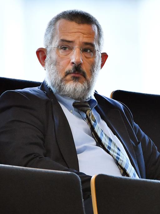 Stephan Kramer, Präsident des Amtes für Verfassungsschutz von Thüringen, sitzt in der Bank des Thüringer Landtags, 2019.