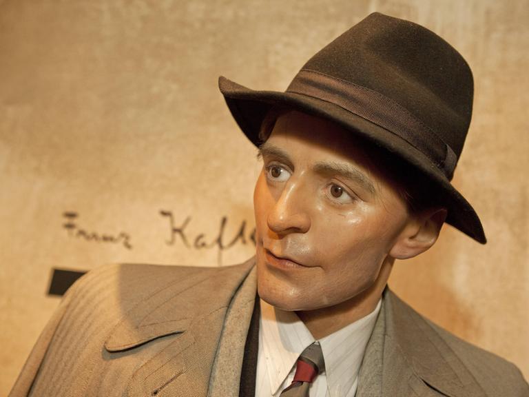 Wachsfigur des Dichter und Autors Franz Kafka im Prager Wachsfigurenkabinett