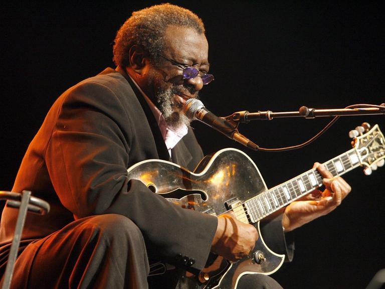 James „Blood“ Ulmer im August 2006 beim 40. Jazzfestival Willisau in der Schweiz. 