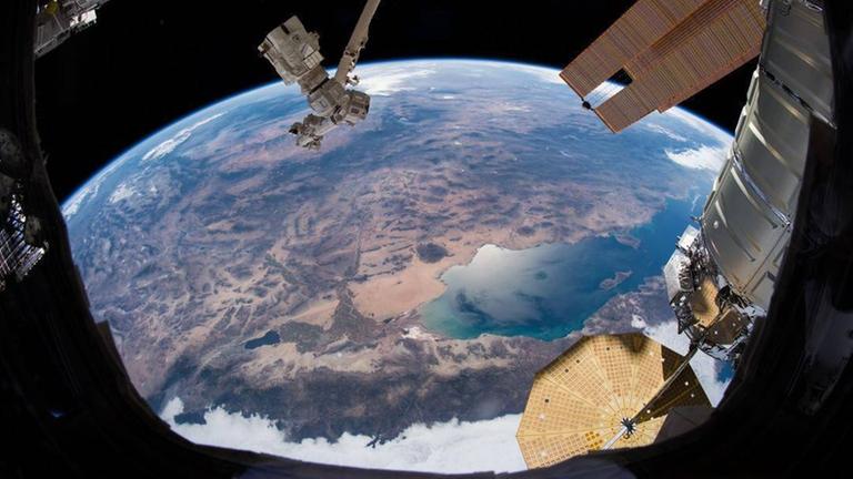 Der europäische Astronaut Alexander Gerst hat dieses Bild der Westküste der USA, von Alaska bis zu den Anden, vom Aussichtspunkt der Internationalen Raumstation (ISS) aus aufgenommen. Der europäische Astronaut Alexander Gerst hat dieses Bild der Westküste der USA, von Alaska bis zu den Anden, vom Aussichtspunkt der Internationalen Raumstation (ISS) aus aufgenommen.