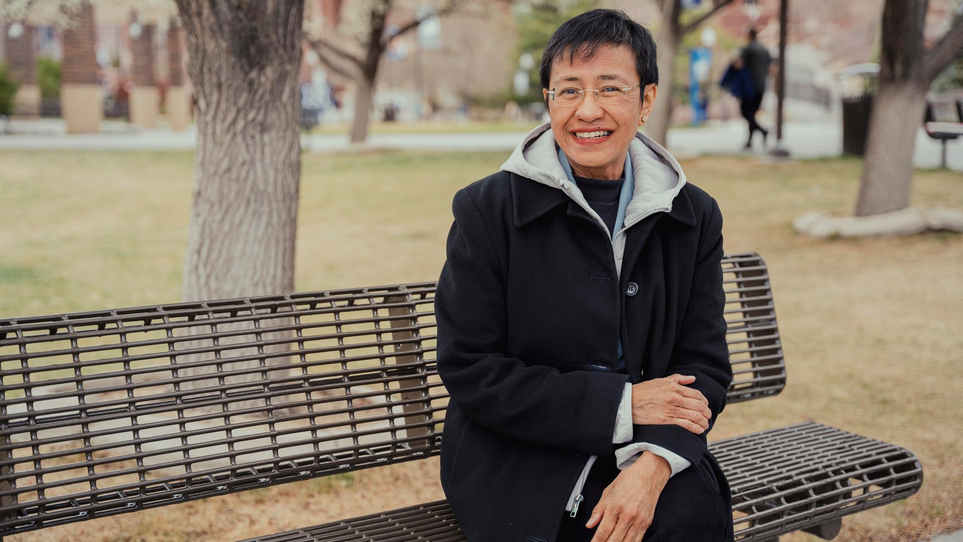 Porträt der philippinisch-amerikanischen Journalistin und Friedensnobelpreisträgerin Maria Ressa, die am 3. April 2025 an der University of Nevada in Reno, Nevada, für die Kamera posiert. Porträt der philippinisch-amerikanischen Journalistin und Friedensnobelpreisträgerin Maria Ressa, die am 3. April 2025 an der University of Nevada in Reno, Nevada, für die Kamera posiert.