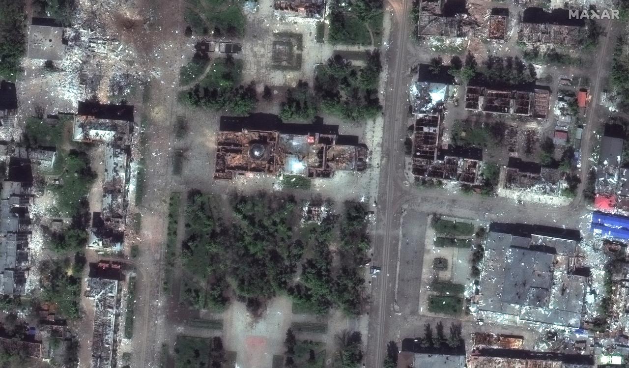 Eine Luftaufnahme der zerstörten Stadt Bachmut, aufgenommen am 15.5.2023. In der Mitte das zerbombte Theater der Stadt. 