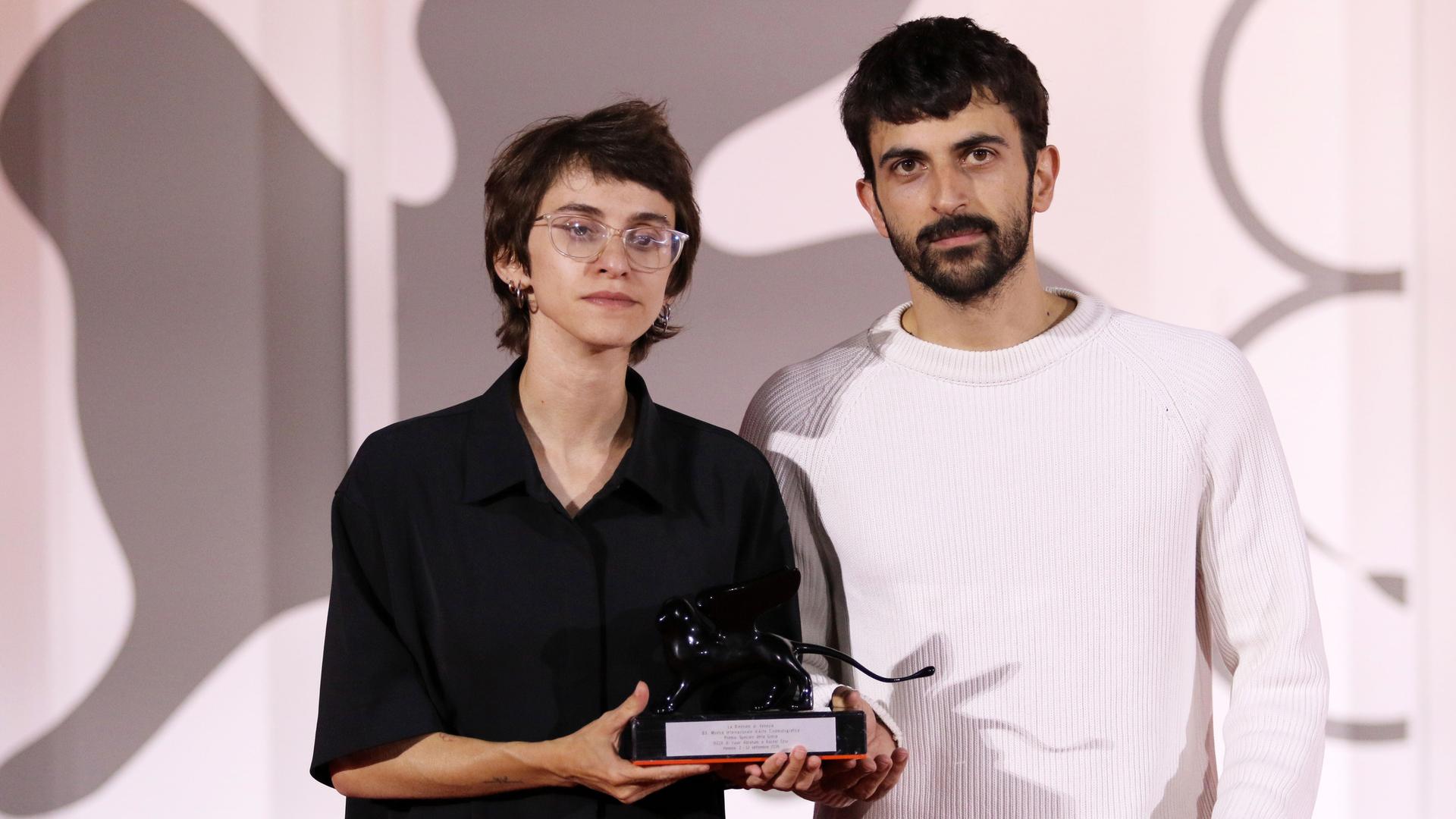 Rachel Szor und Yuval Abraham wurden im Rahmen der 83. Internationalen Filmfestspiele von Venedig 2026 mit dem Sonderpreis der Jury für „Naza” ausgezeichnet. Rachel Szor und Yuval Abraham wurden im Rahmen der 83. Internationalen Filmfestspiele von Venedig 2026 mit dem Sonderpreis der Jury für „Naza” ausgezeichnet.