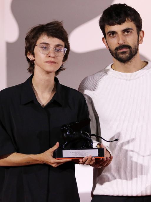 Rachel Szor und Yuval Abraham wurden im Rahmen der 83. Internationalen Filmfestspiele von Venedig 2026 mit dem Sonderpreis der Jury für „Naza” ausgezeichnet. Rachel Szor und Yuval Abraham wurden im Rahmen der 83. Internationalen Filmfestspiele von Venedig 2026 mit dem Sonderpreis der Jury für „Naza” ausgezeichnet.