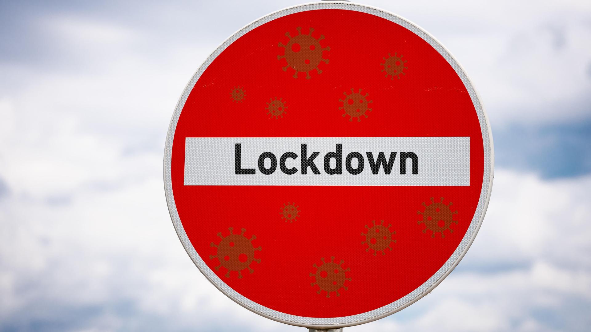 Schild mit der Aufschrift Lockdown (FOTOMONTAGE)