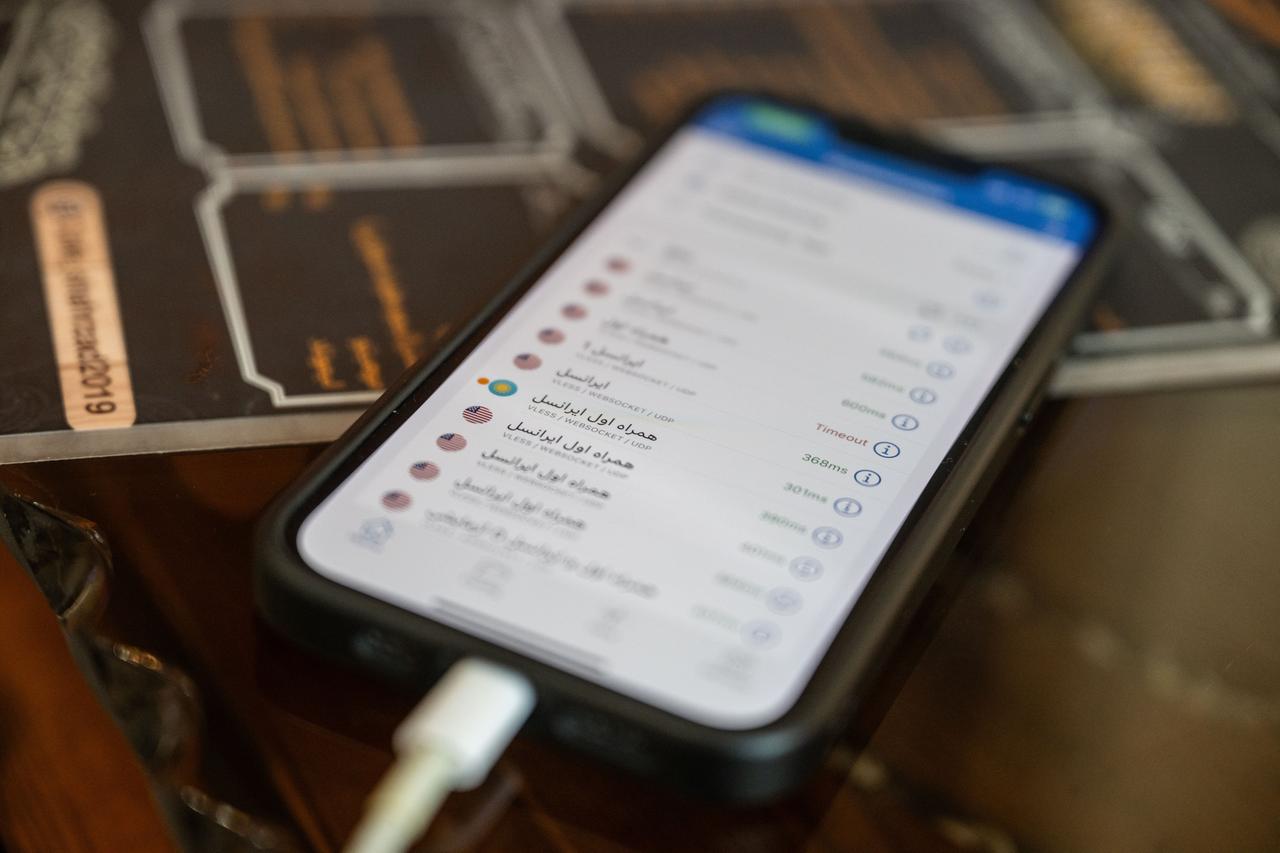 Teheran: Ein iranischer VPN-Dienst erscheint auf einem Handy-Bildschirm.