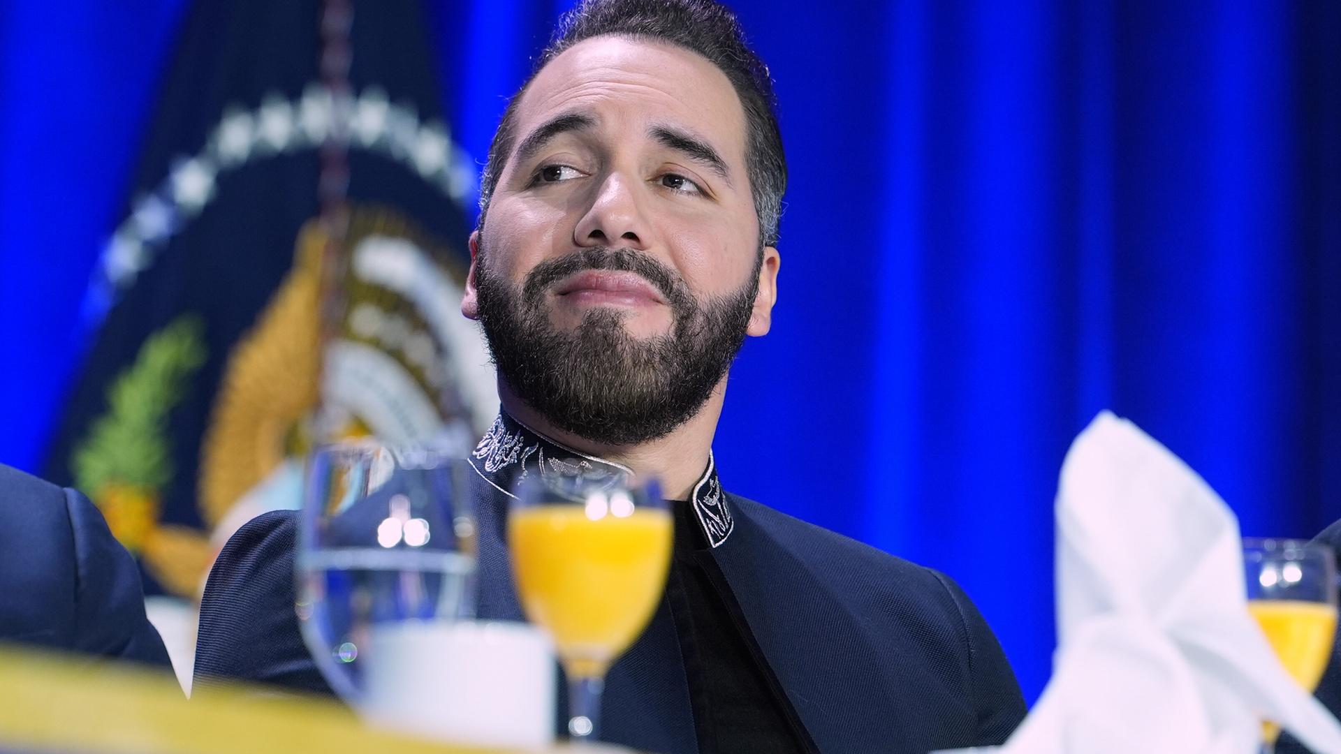 Eine Nahaufnahme des Präsidenten von El Salvador, Nayib Bukele