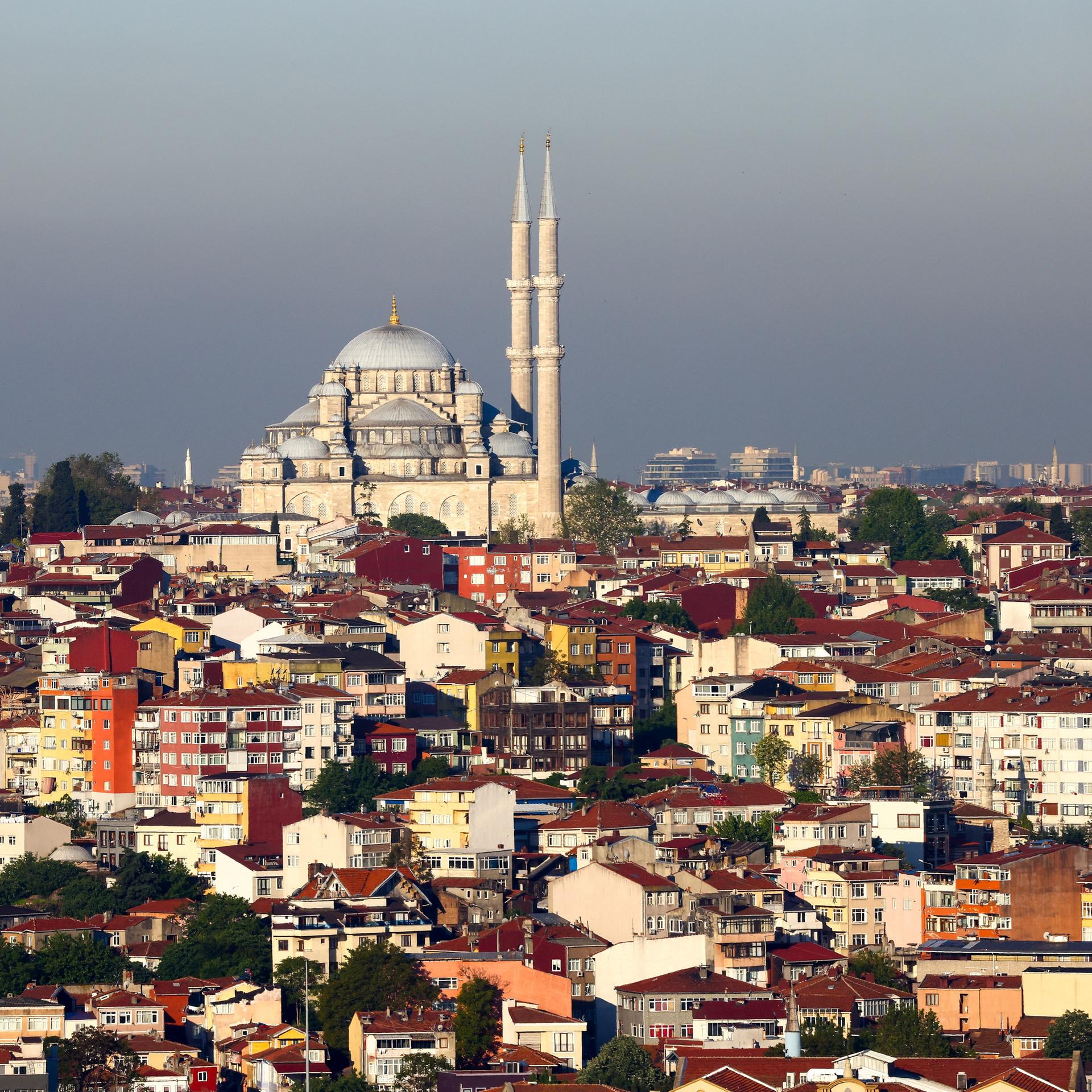 Ein Blick auf die Stadt Istanbul mit der Süleymaniye-Moschee DIESES FOTO WIRD VON DER RUSSISCHEN STAATSAGENTUR TASS ZUR VERFÜGUNG GESTELLT. 