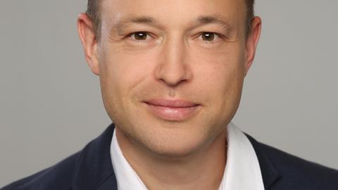 Porträt des Politologen Raphael Bossong.