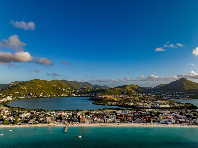 PHILLIPSBURG SINT MAARTEN - die halb französisch, halb holländische Insel ist Teil der Kleinen Antillen