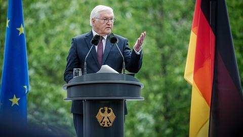Bundespräsident Frank-Walter Steinmeier spricht beim Staatsakt zu «75 Jahre Grundgesetz» auf dem Forum zwischen Bundestag und Bundeskanzleramt am 23. Mai 2024.