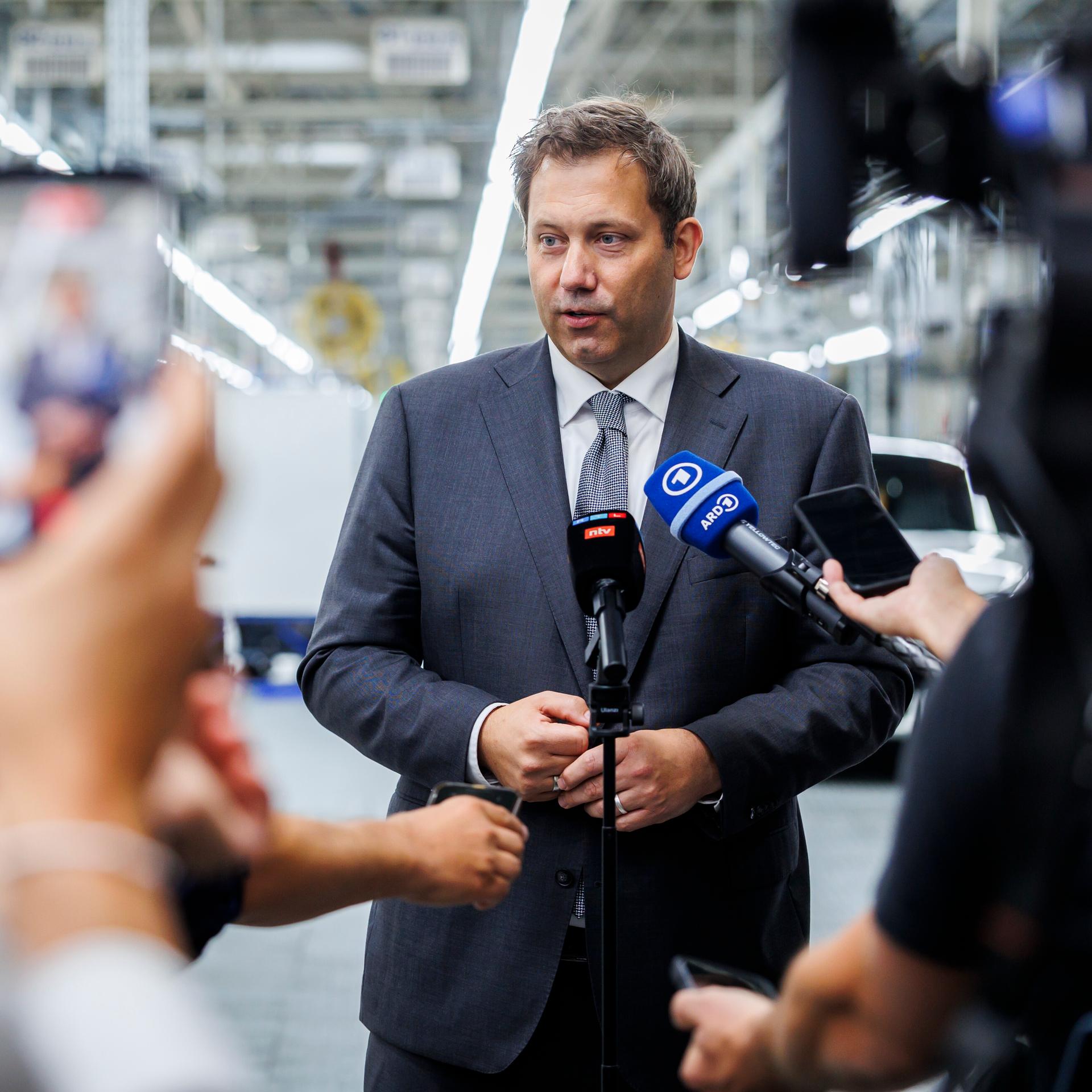 Steuerreform - Klingbeil weist Kritik aus dem Wirtschaftsministerium zurück episode artwork