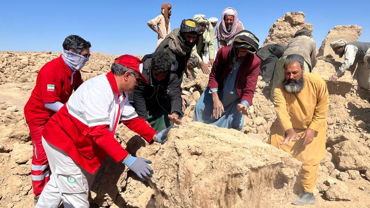 October 11, 2023, Herat, Afghanistan: The Iranian rescue team and Afghan men search for victims after an earthquake in Herat province, western Afghanistan. A deadly earthquake killed and injured thousands when it leveled an untold number of homes in Herat province. Herat Afghanistan - ZUMAi98_ 20231011_zih_i98_026 Copyright: xIranianxRedxCrescentxSocietyx