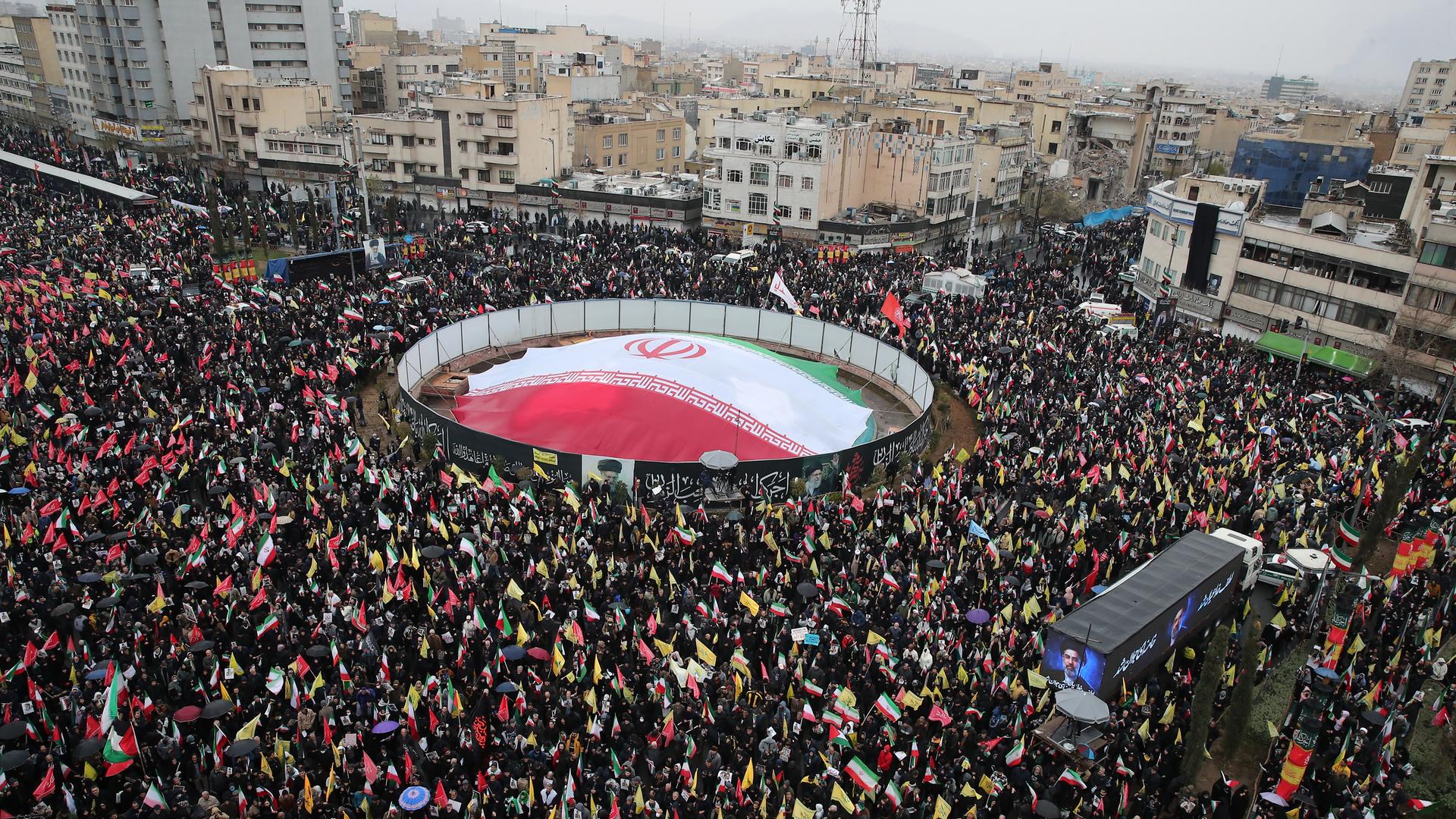 Teheran: Menschen nehmen an einer Kundgebung anlässlich des jährlichen Al-Kuds-Tages (Jerusalem-Tag) teil, der jedes Jahr am letzten Freitag des muslimischen heiligen Monats Ramadan stattfindet.