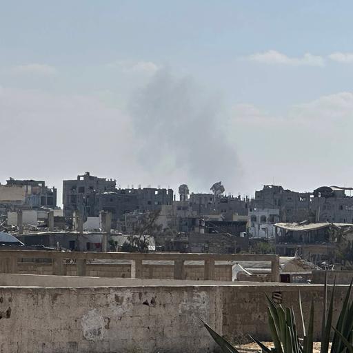 Rauch über den Gebäuden der Stadt Rafah