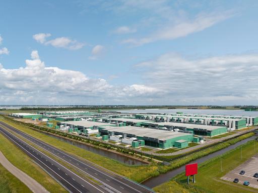 Außenansicht eines Rechenzentrums in den Niederlanden. Außenansicht eines Rechenzentrums in den Niederlanden.