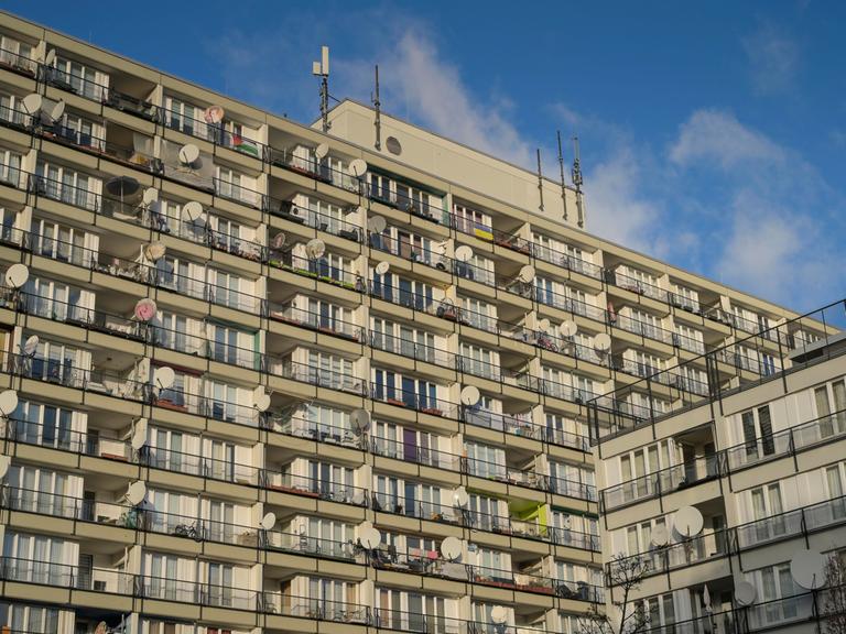 Sozialwohnungen in einem Wohnhaus in der  Pallasstraße in Berlin-Schöneberg.