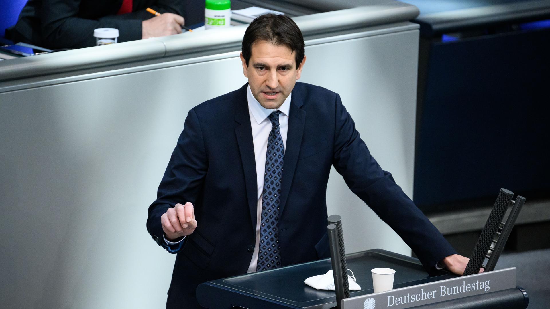 Andreas Jung (CDU) spricht in der Plenarsitzung im Deutschen Bundestag.