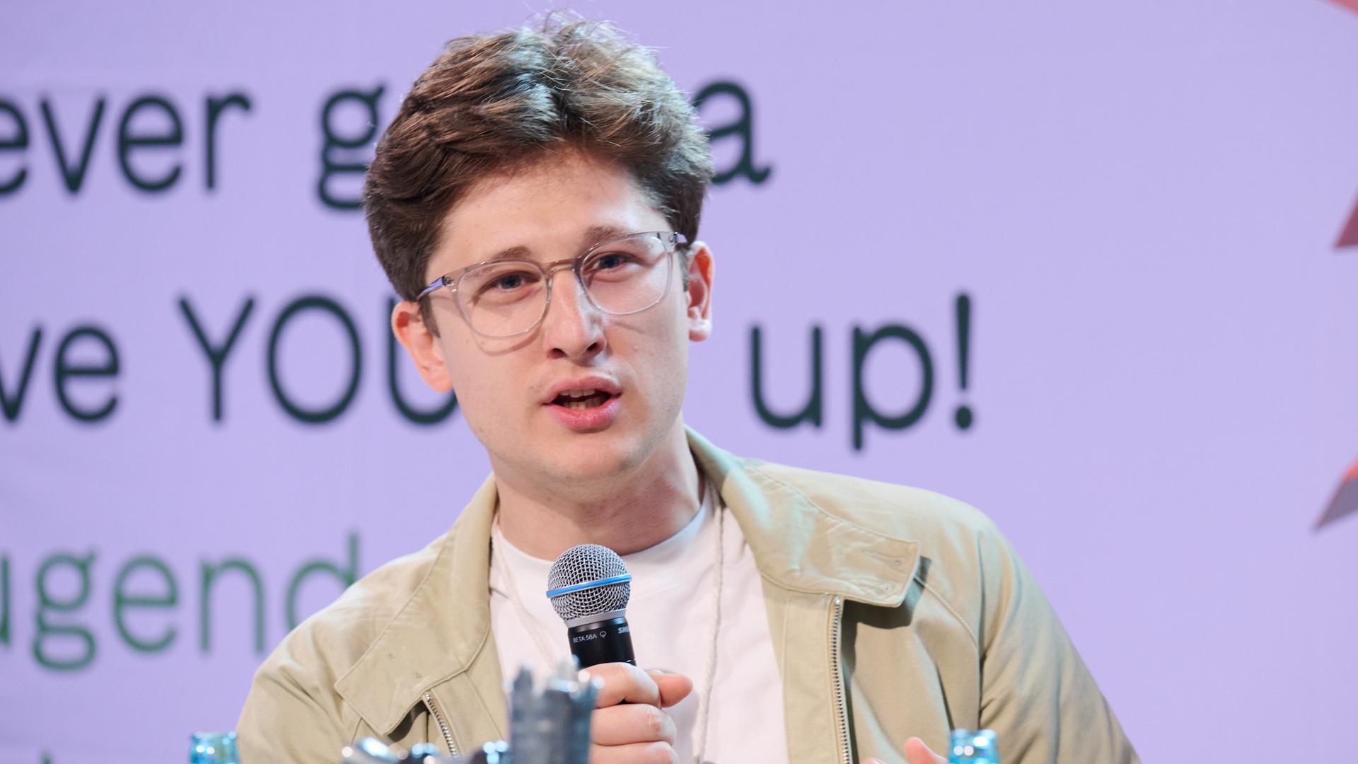Philipp Türmer (SPD) Bundesvorsitzender der Jusos, spricht auf die Digitalmesse Republica.