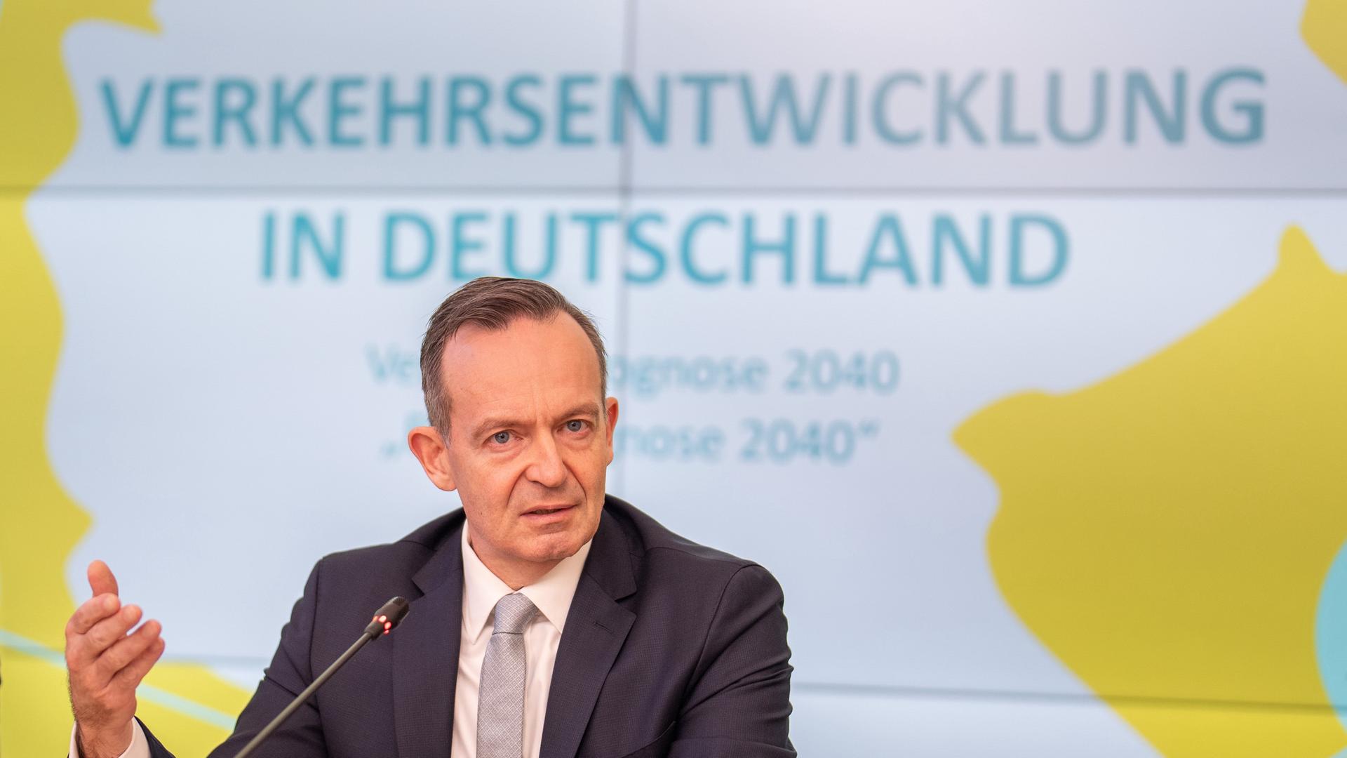 Volker Wissing (FDP), Bundesminister für Verkehr und Digitales, spricht bei der Vorstellung der Verkehrsprognose 2040. 