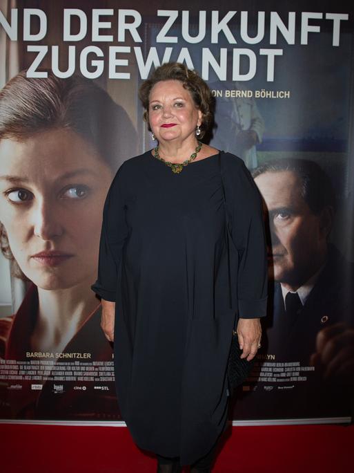 Schauspielerin Swetlana Schönfeld bei der Premiere von "UND DER ZUKUNFT ZUGEWANDT" in Berlin, 2019