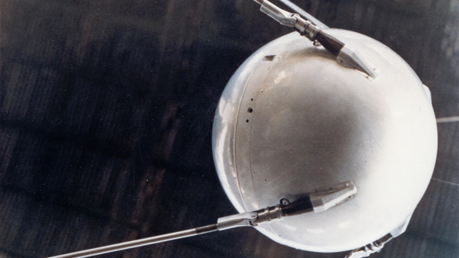 Sputnik, der erste Satellit im All, wurde auch von Lübeck aus beobachtet Sputnik, der erste Satellit im All, wurde auch von Lübeck aus beobachtet