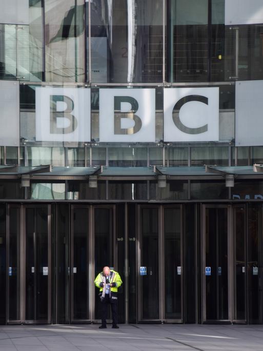 Das Sendezentrum des britischen Rundfunksenders BBC in London 