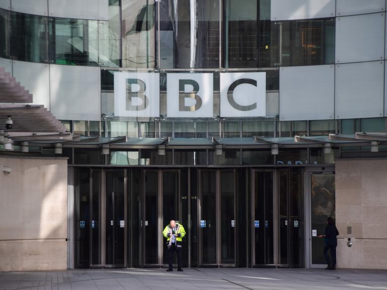 Das Sendezentrum des britischen Rundfunksenders BBC in London 