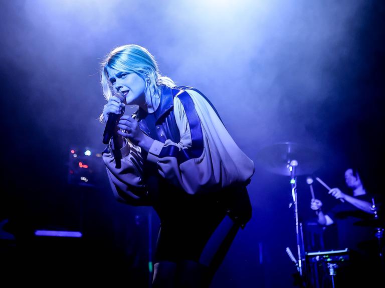 Konzert von Zaho De Sagazan in Metropol Berlin.
