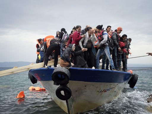 Flüchtlinge bei der Ankunft vor Lesbos