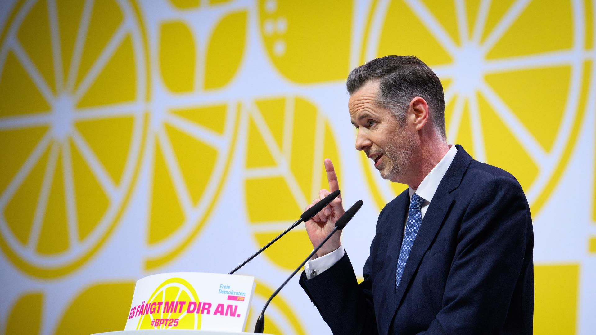 Christian Dürr, designierter FDP-Parteichef, spricht beim 76. Ordentlichen Bundesparteitag der FDP. Christian Dürr, designierter FDP-Parteichef, spricht beim 76. Ordentlichen Bundesparteitag der FDP.