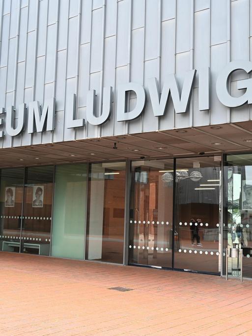 Der Eingang zum Kölner Museum Ludwig Der Eingang zum Kölner Museum Ludwig