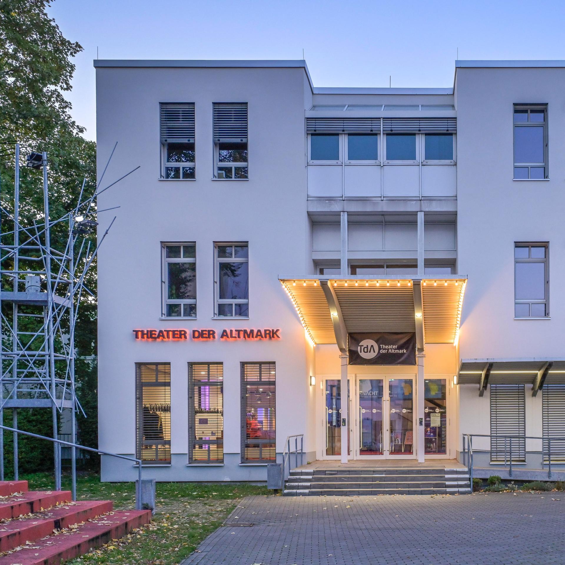Dorotty Szalma - Dort Theater machen, wo es gebraucht wird