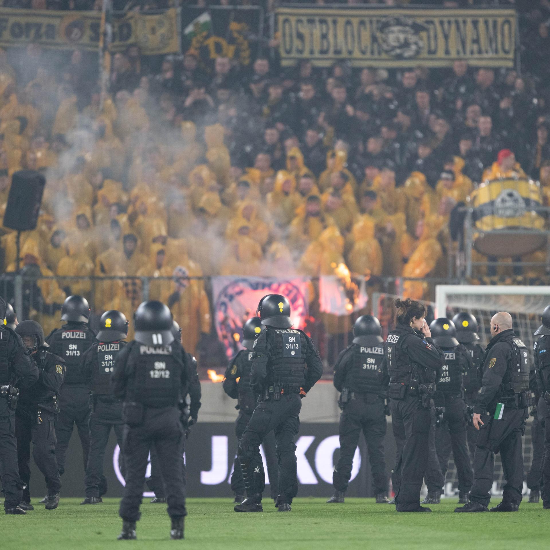 2. Fußball-Bundesliga - Fan-Krawalle überschatten Dresden-Spiel - Mehr als ein Dutzend Ermittlungsverfahren